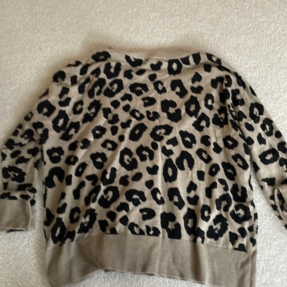 Lightweight Animal print black and tan cardigan with button closure - Picture 3 of 11